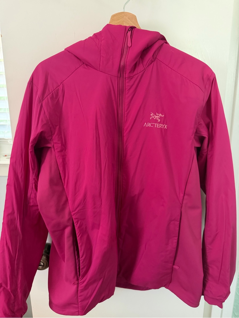 Arc'teryx Women's Hooded Atom Jacket - Magenta